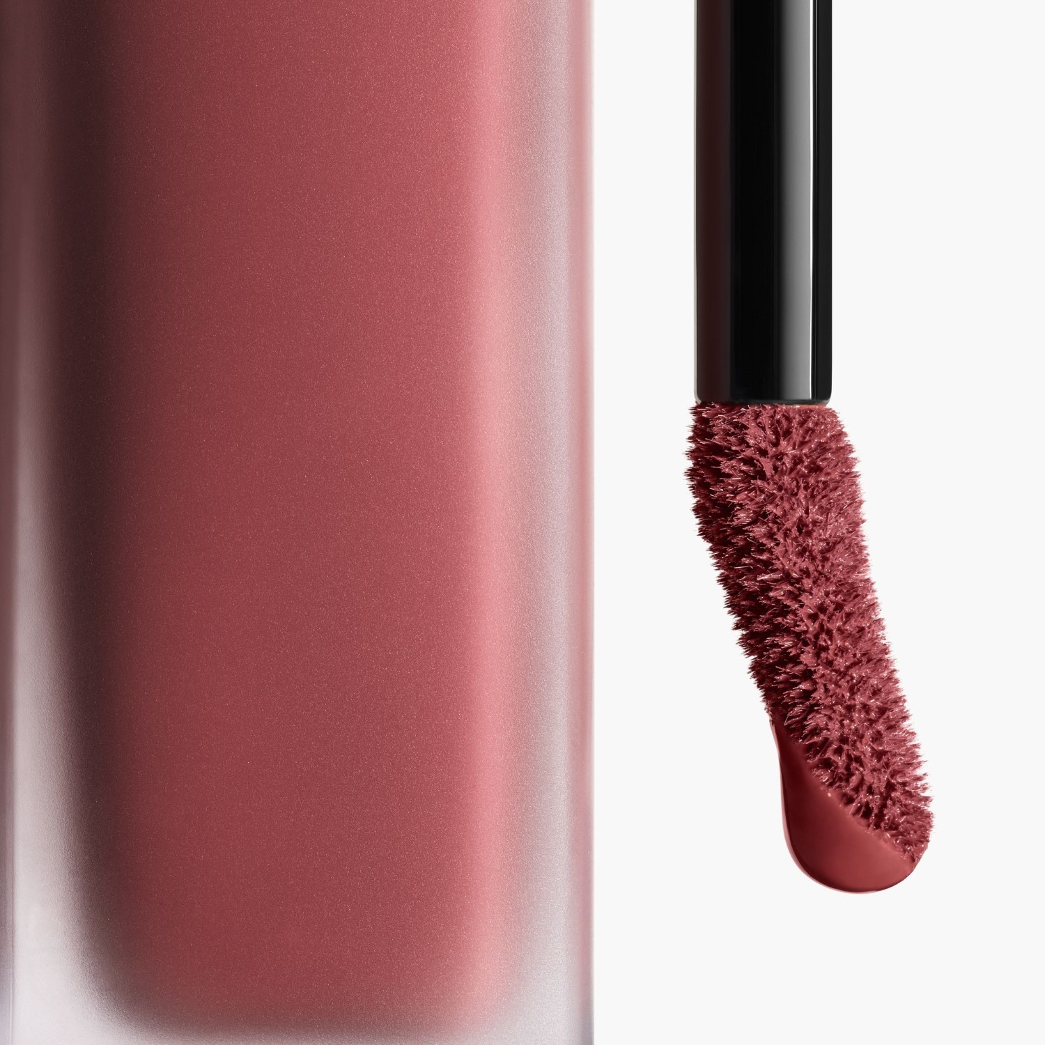 LA BARRA DE LABIOS LÍQUIDA MATE INTENSA DE LARGA DURACIÓN